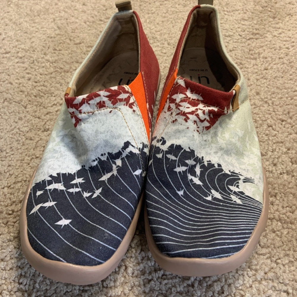 Unworn UIN slip on shoes canvas